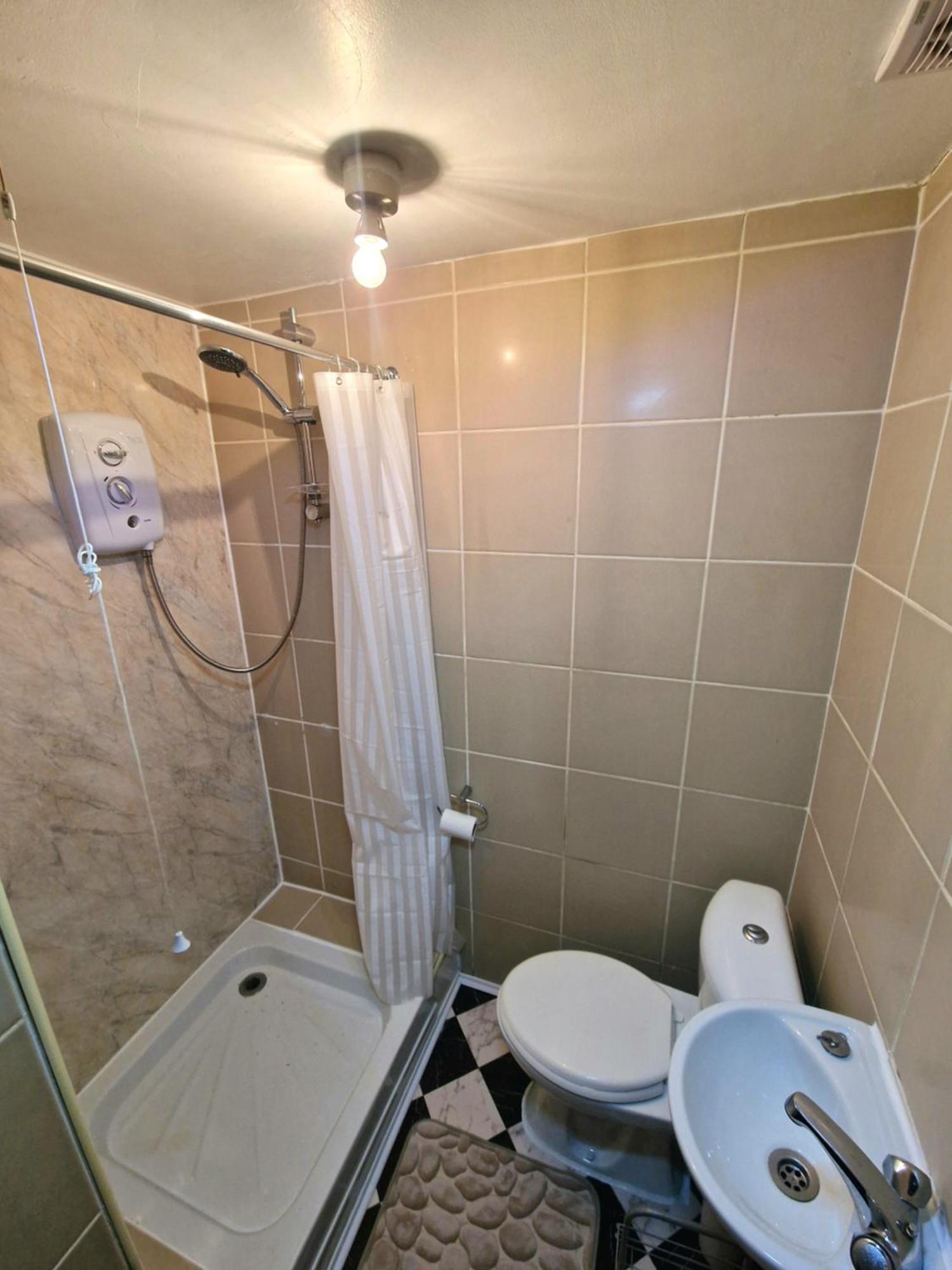 Private Courtyard Apartment In Bradford With Parking Shipley  Esterno foto