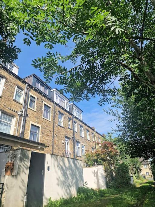 Private Courtyard Apartment In Bradford With Parking Shipley  Esterno foto